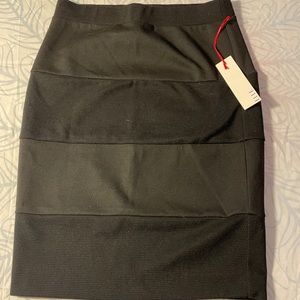 Elle black pencil skirt XS graphic & gorgeous